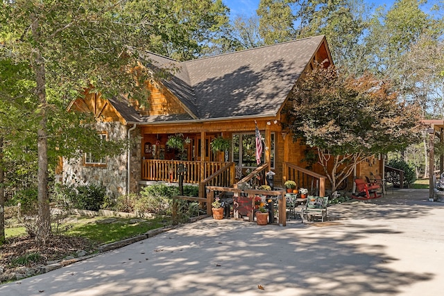 view of front of house featuring covered porch