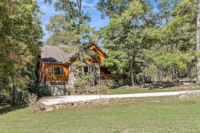 view of front of house with a front lawn and a garage