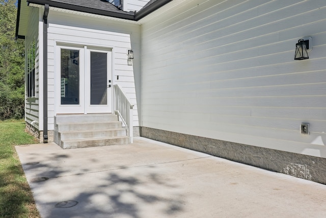 property entrance featuring a patio area