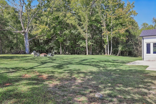 view of yard with a patio