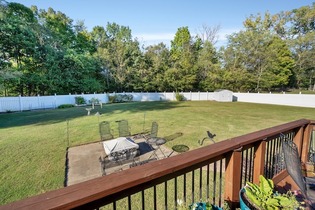 view of yard with a patio area