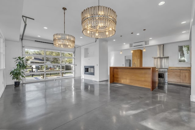 welcome area with a notable chandelier and a fireplace