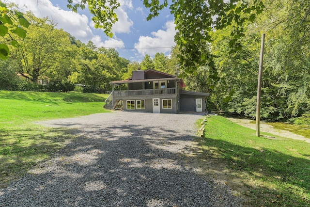 view of front facade with a front yard