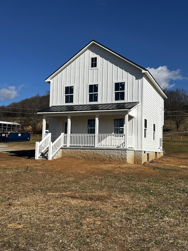 view of front of house featuring a porch