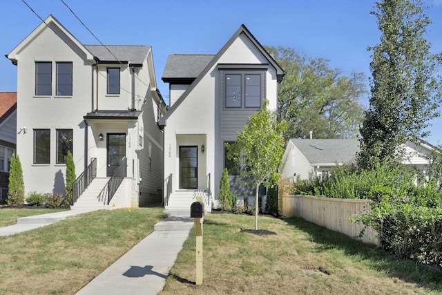 view of front of house featuring a front lawn