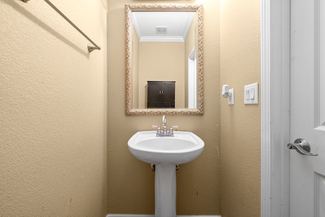 bathroom featuring crown molding