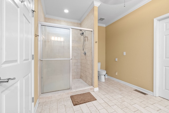 bathroom featuring an enclosed shower, crown molding, and toilet