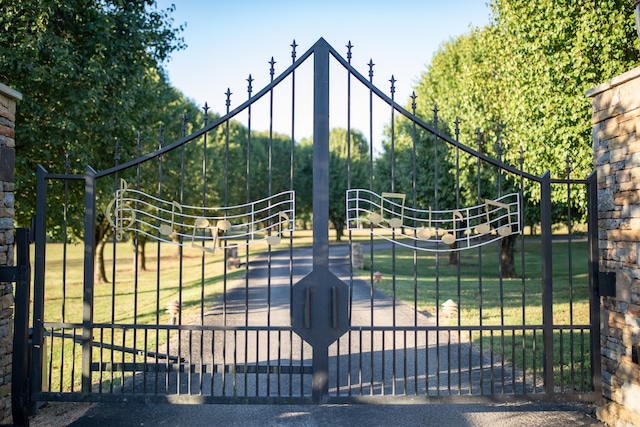 view of gate featuring a lawn