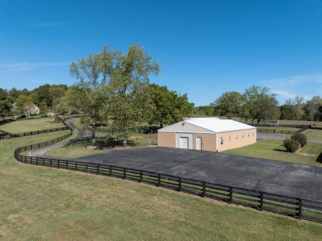 view of yard featuring a rural view