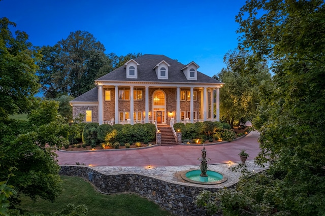 view of front of house featuring a porch