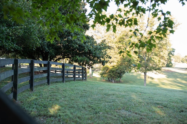 view of yard featuring a rural view