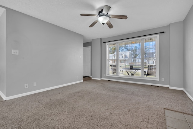 unfurnished room featuring carpet flooring and ceiling fan