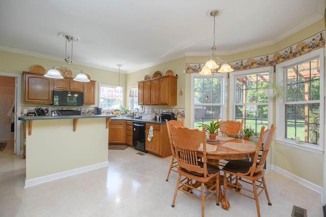 dining area with ornamental molding