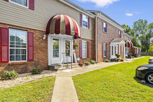 view of front of house with a front yard