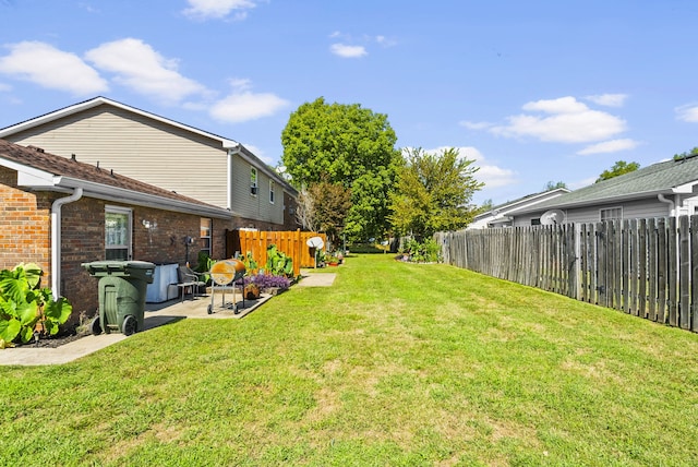 view of yard featuring a patio area