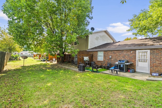 view of yard featuring a patio