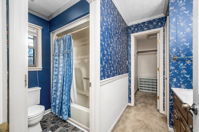 full bathroom with shower / bath combo with shower curtain, a textured ceiling, toilet, and ornamental molding