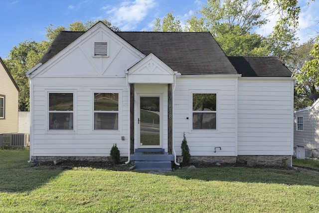 view of front of property featuring a front lawn and central AC