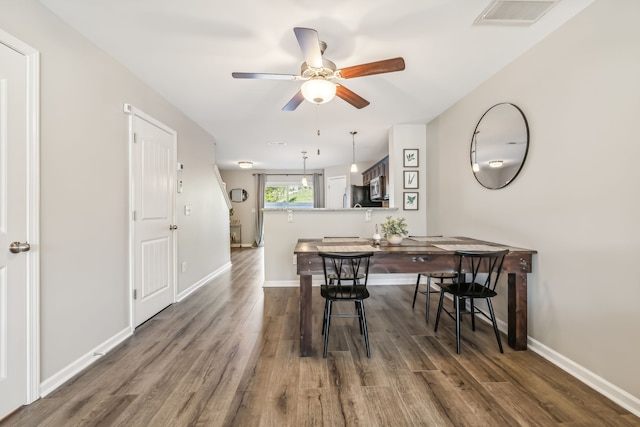 dining room with dark wood-type flooring and ceiling fan