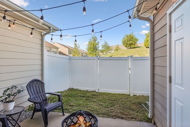 view of patio featuring an outdoor fire pit