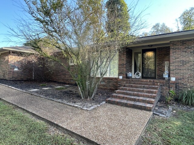 841 Asbury Dr, New Johnsonville, TN 37134 - property entrance featuring brick siding