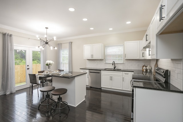 kitchen featuring a kitchen island, plenty of natural light, sink, and stainless steel appliances