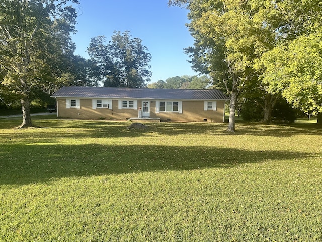 single story home featuring a front yard