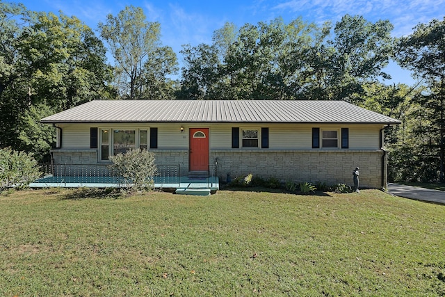 ranch-style home with a front lawn