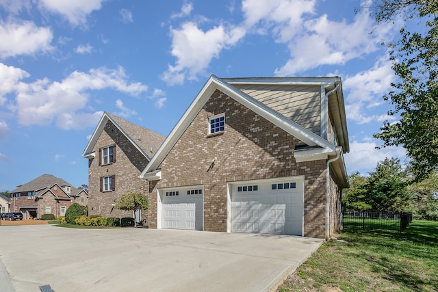 view of front of home featuring a front lawn and a garage