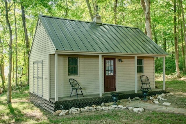 view of outbuilding