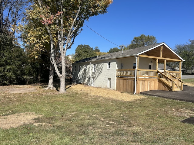 view of side of home featuring a lawn