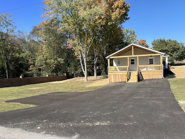 view of front of home with covered porch and a front yard