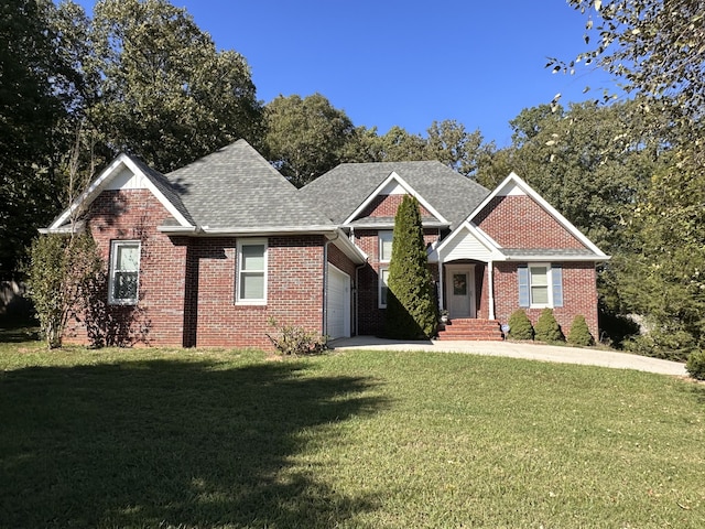 view of front of property with a front yard