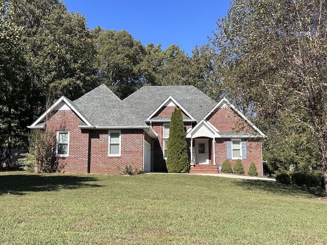 craftsman-style home featuring a front yard