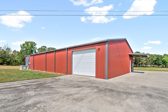 garage featuring a lawn