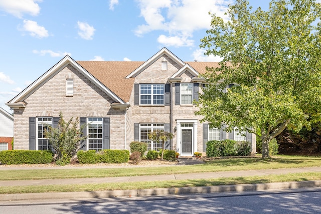 view of front of home featuring a front yard