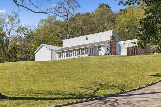 view of front facade with a front yard