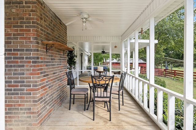 sunroom / solarium with ceiling fan