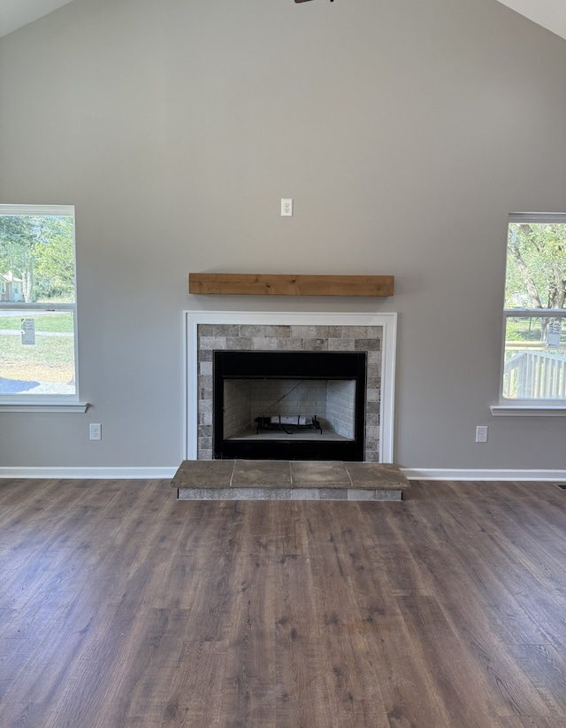 details featuring hardwood / wood-style floors