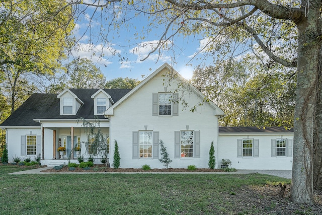 view of front of home with a front lawn and covered porch