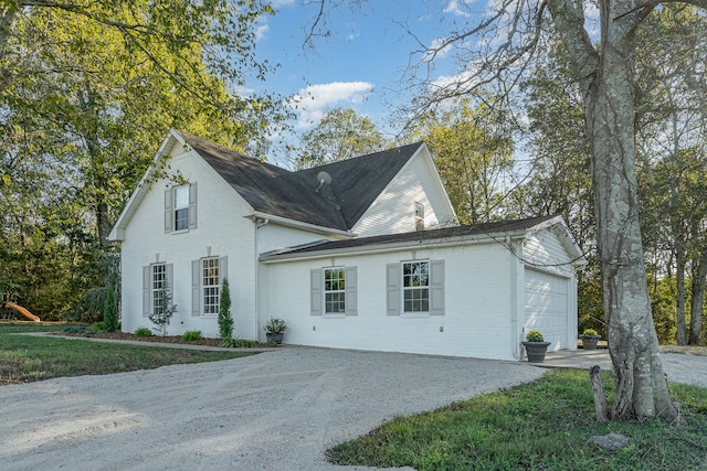 view of front facade featuring a garage