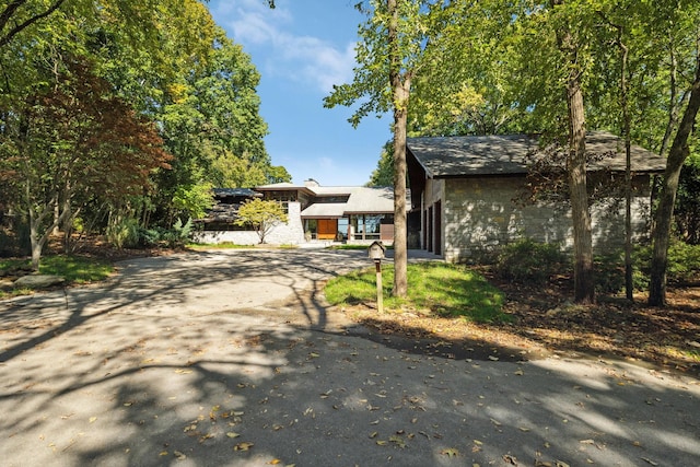 109 Jocelyn Hills Dr, Nashville, TN 37205 - view of front of house featuring aphalt driveway