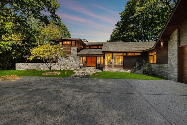 109 Jocelyn Hills Dr, Nashville, TN 37205 - prairie-style house with a front lawn and stone siding