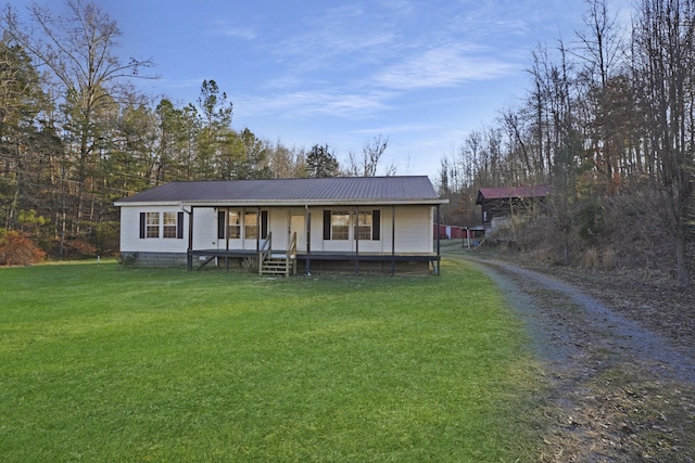 view of front facade with a porch and a front lawn