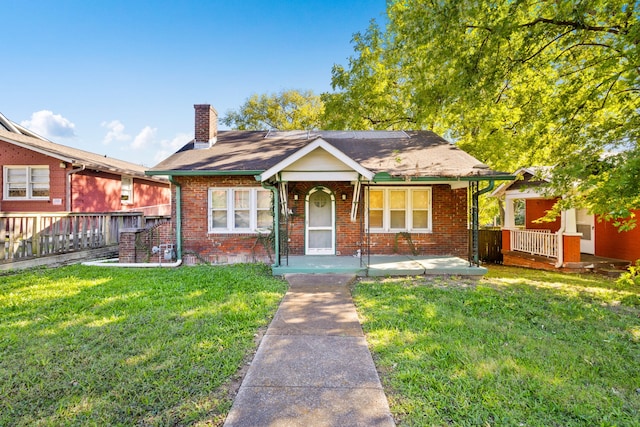 bungalow featuring a front yard