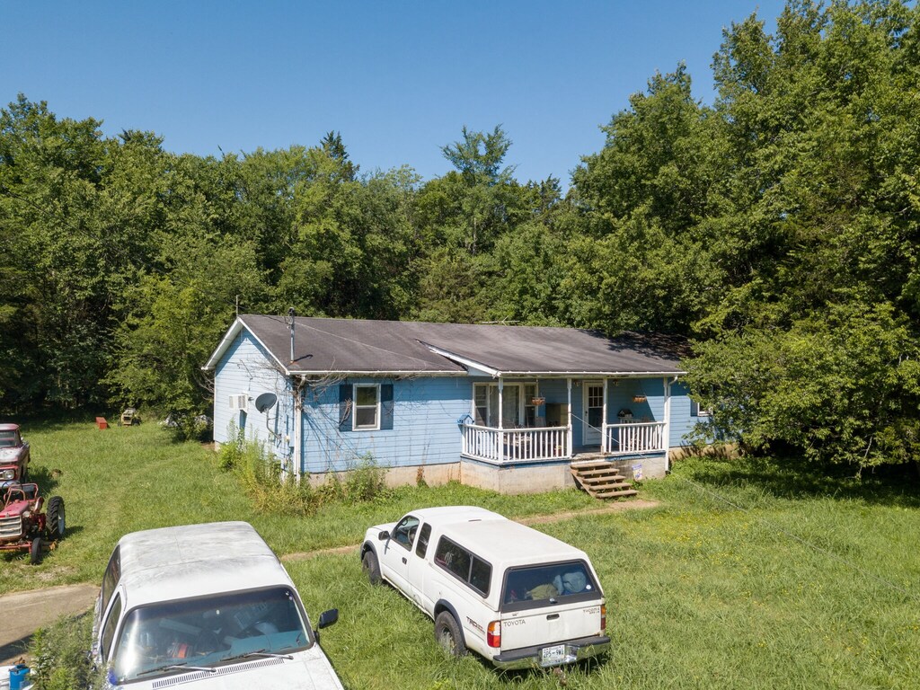 ranch-style house with a porch and a front yard