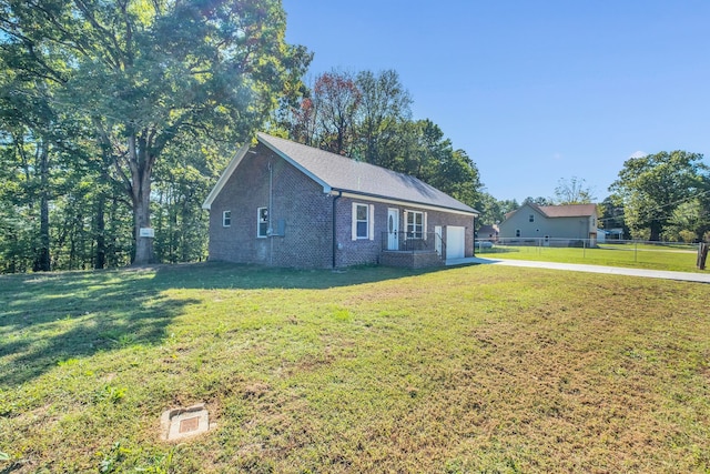 view of front of house with a front lawn