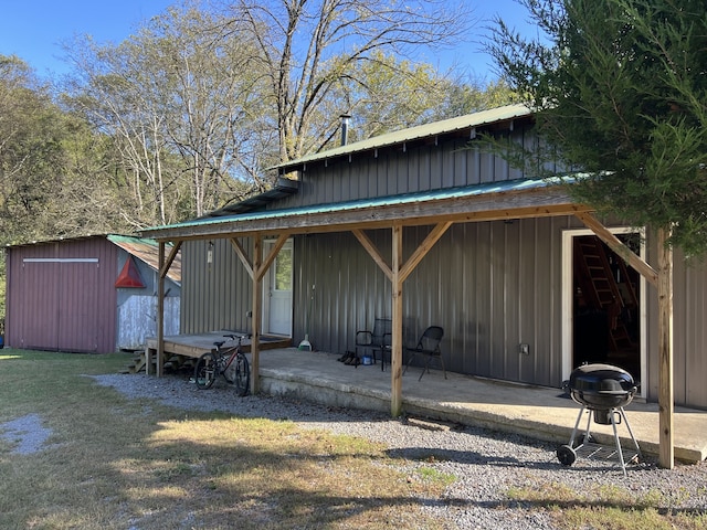 rear view of house featuring a storage unit