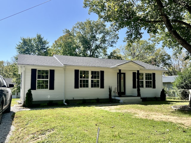 single story home with a front lawn