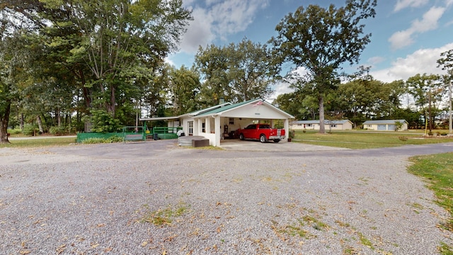 view of front facade with a front lawn